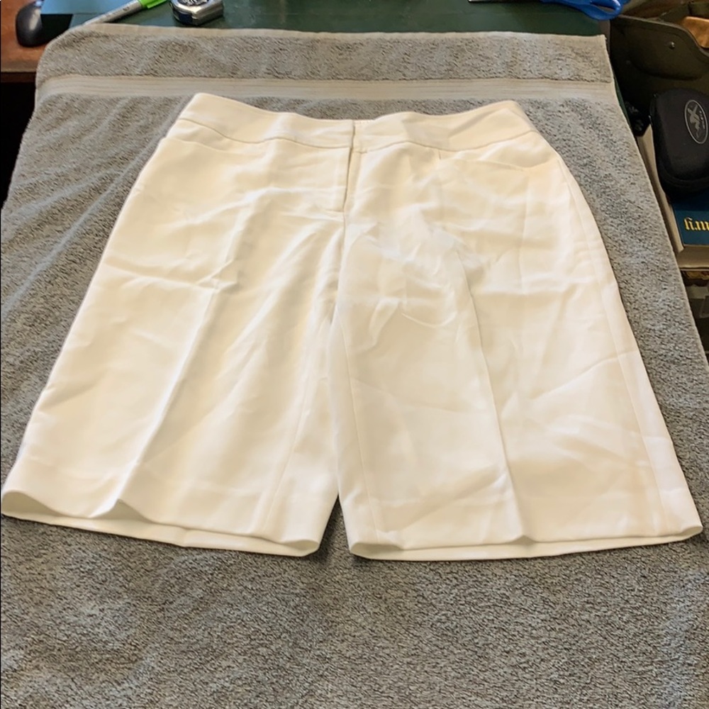 White House Black Market size 6 shorts